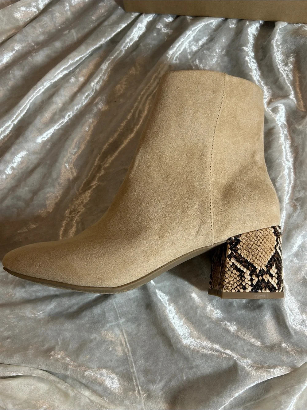 NWT SUGAR SNAKE HEEL ANKLE BOOTS 7.5M